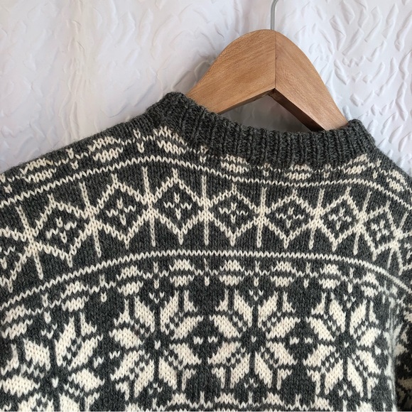 Handmade Handknit Fair Isle Winter Snowflake Wool Knit Button Up Sweater - Picture 5 of 10